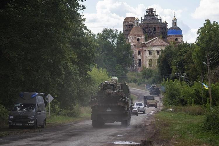 Ukraine claims more advances, prisoners taken as it presses an incursion into Russia