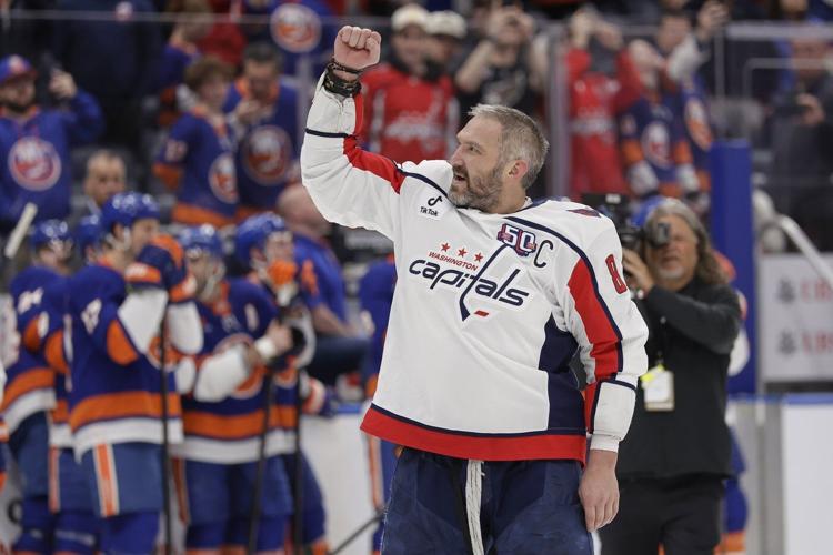 Alex Ovechkin breaks Wayne Gretzky's NHL career goals record by scoring his 895th