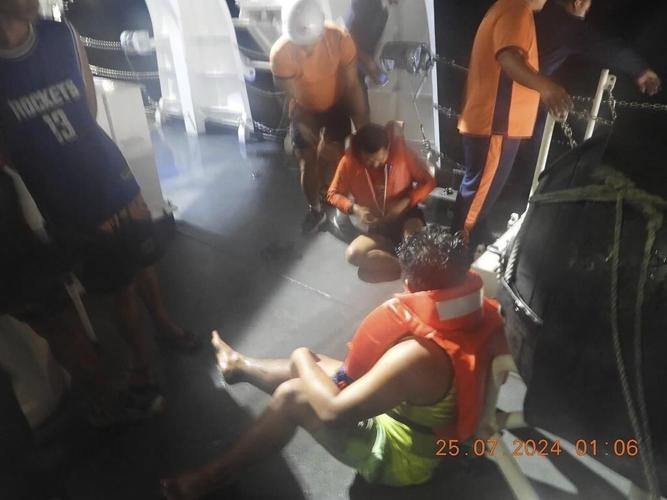 Philippine oil tanker sinks in Manila Bay, raising fears of a possible major spill near the capital