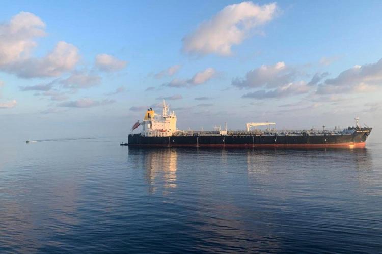 European Union vessel reaches ship raided by pirates off Somalia; all 24 crew on board safe