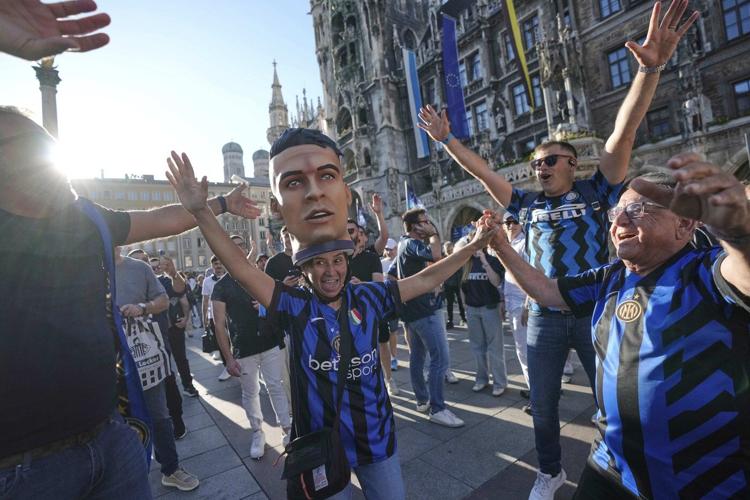 AP PHOTOS: Players and fans prepare for the Champions League final