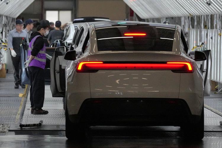 Tesla leader believes Shanghai factory operations will play a role in robot mass production