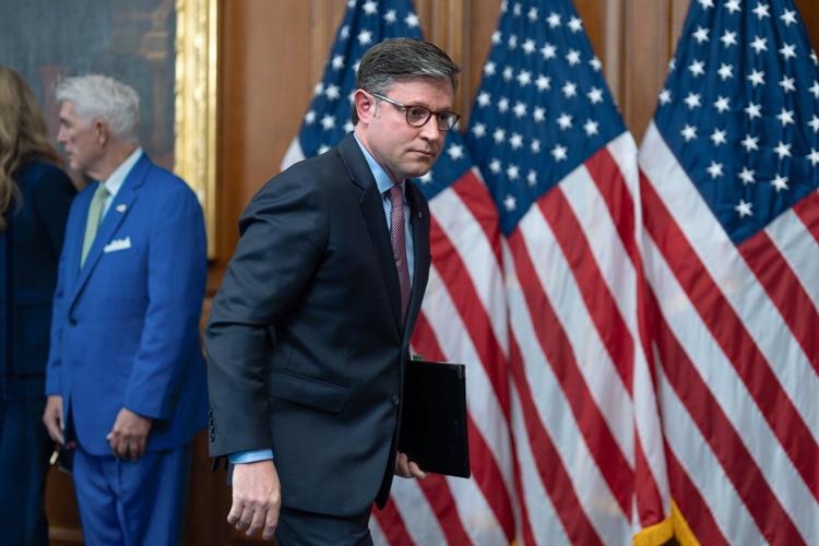 Pressure builds on Congress to end the shutdown, but a quick breakthrough appears unlikely