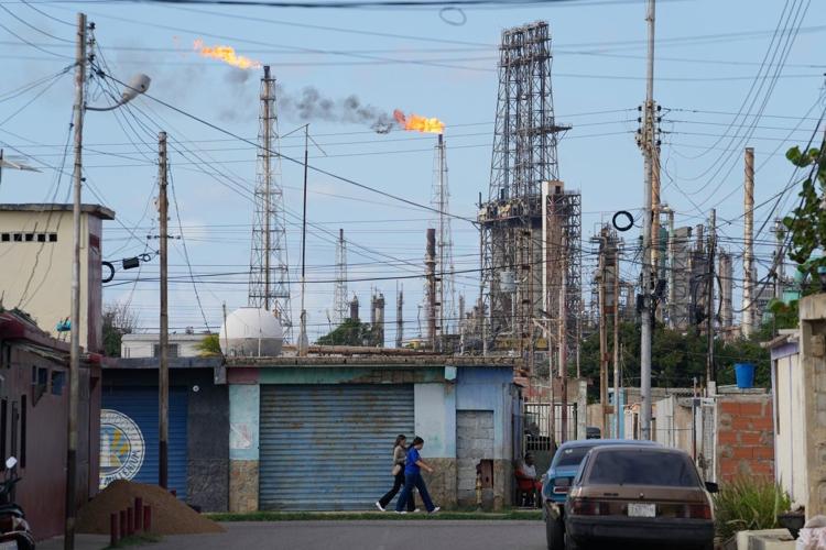Photos show daily life along Venezuela’s oil coast after Maduro’s capture