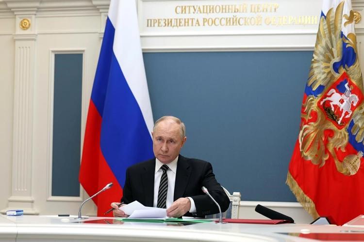 Russian forces simulate nuclear strike as upper house rescinds ratification of test ban treaty