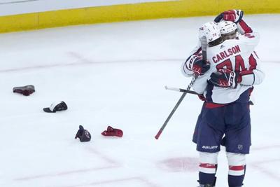 Ovechkin scores 800th goal as Capitals beat Blackhawks 7-3