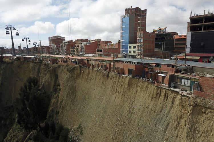 Shamans refuse to evacuate precarious cliff-top shacks in Bolivia despite government order