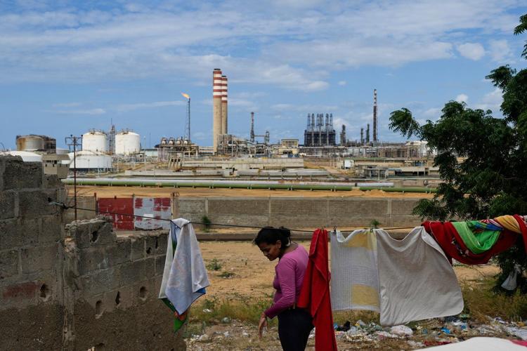 Photos show daily life along Venezuela’s oil coast after Maduro’s capture