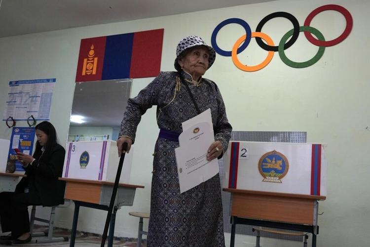 Mongolia's ruling party won only a slim majority in parliamentary election, early results show