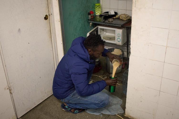 Spanish police evict hundreds of migrants from squat deemed a safety hazard