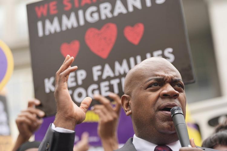 Newark mayor sues New Jersey's top federal prosecutor after arrest at immigration detention site