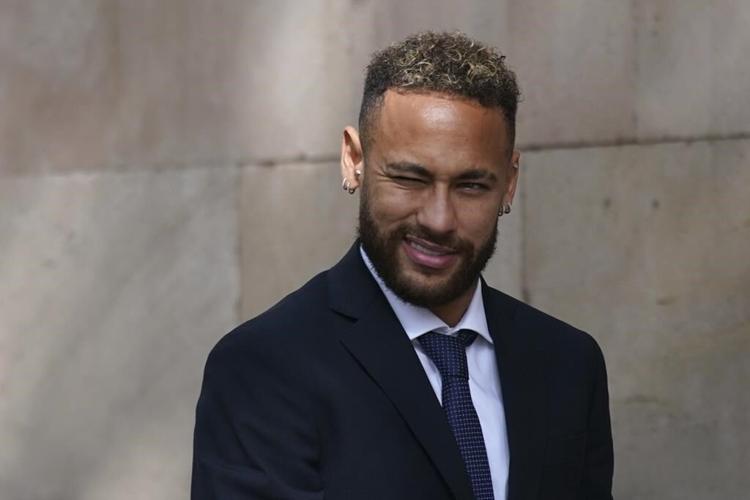 Spain's state prosecutor drops charges against Neymar