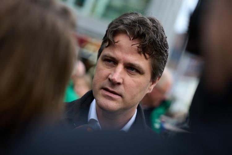 Dutch voters head to polls in a knife-edge election focused on housing and Wilders