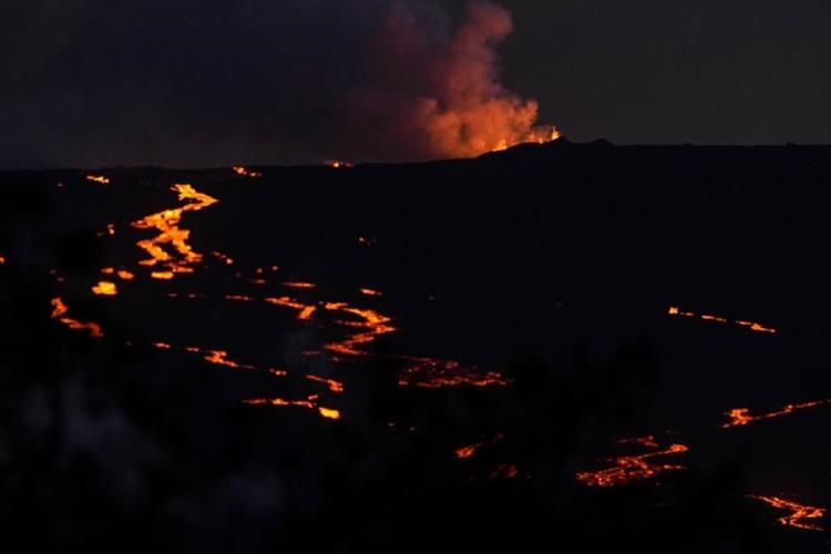 For many Hawaiians, lava flows are a time to honor, reflect