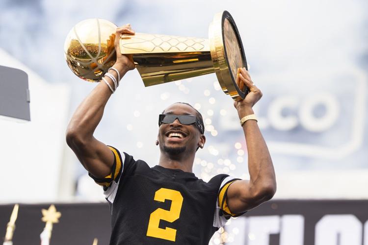 Hamilton presents NBA superstar Shai Gilgeous-Alexander key to city at rally