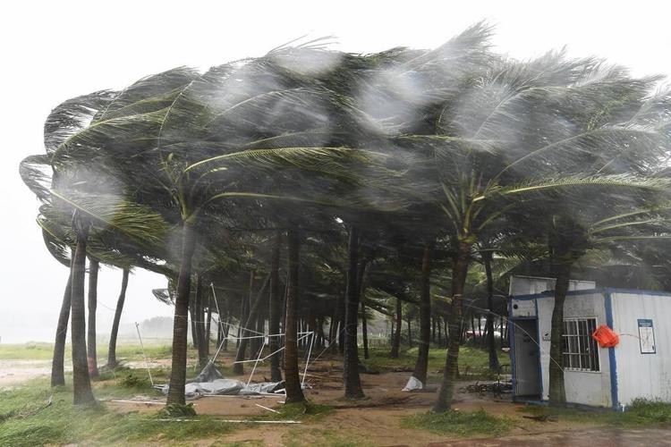 Typhoon Yagi kills 2 and injures 92 in China's Hainan as it makes its way to northern Vietnam