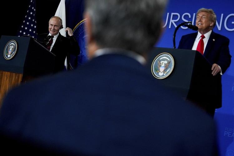 Ukraine's Zelenskyy to meet Trump on Monday after US-Russia summit secured no halt to fighting