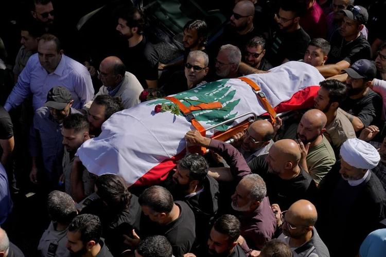 Packed Gaza hospitals warn that thousands could die as supplies run low and ground offensive looms