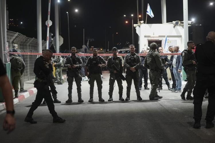 Live updates | Tens of thousands of Palestinians stream into Rafah as Israel expands its offensive
