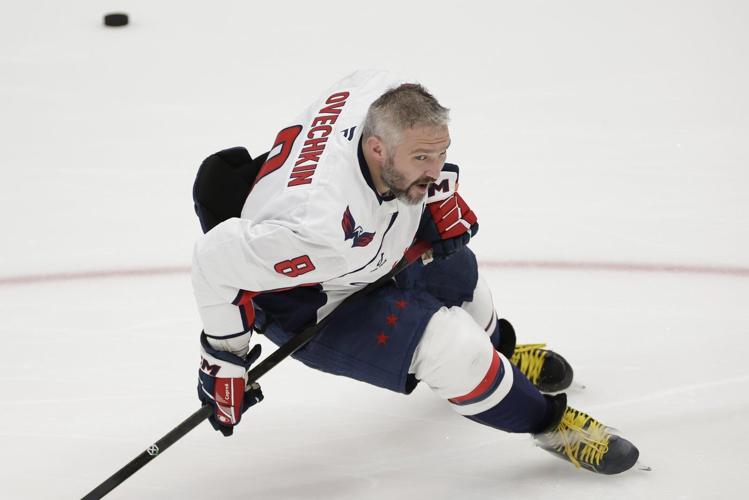 Alex Ovechkin breaks Wayne Gretzky's NHL career goals record by scoring his 895th