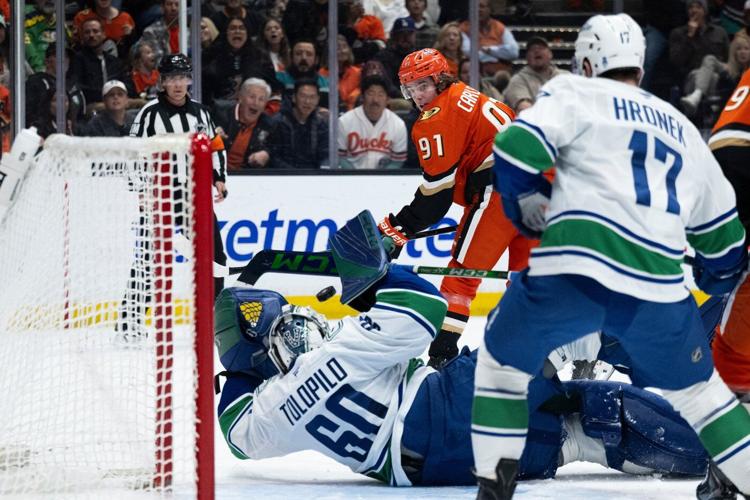 Rossi scores with 9.5 seconds left in regulation, Canucks beat Ducks 4-3