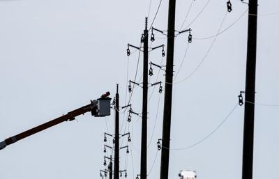 Thousands of customers remain without power in Ontario following windstorm
