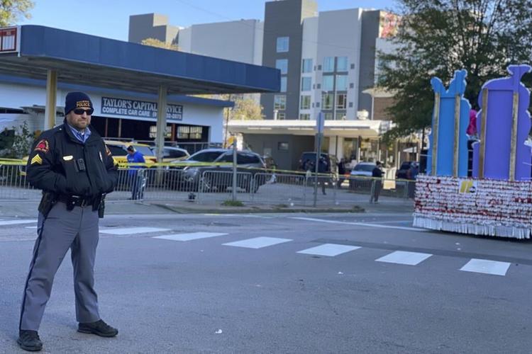 North Carolina holiday parade float crash injures 1 person