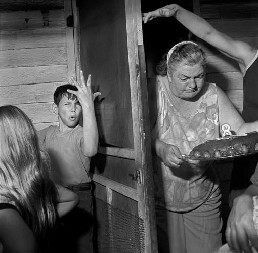 Larry Fink, photographer who contrasted social classes, dead at 82
