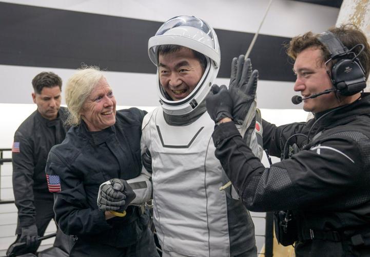Ailing astronaut returns to Earth early in NASA's first medical evacuation