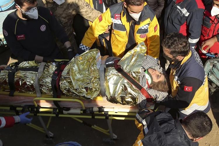 Survivors still being found as quake death toll tops 25,000