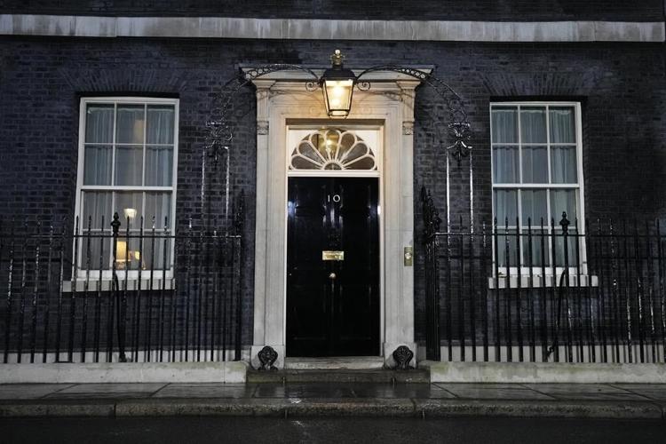 Sunak to become UK leader at meeting with King Charles III