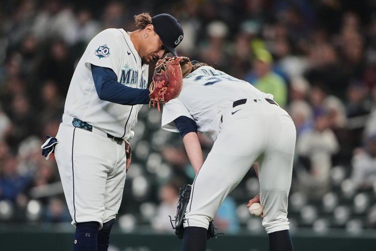 Line drive gets lodged in Mariners pitcher Logan Gilbert's jersey