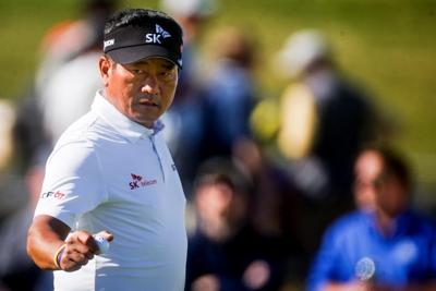 Choi takes 2-shot lead over ɫtv Ames at Senior British Open at Carnoustie