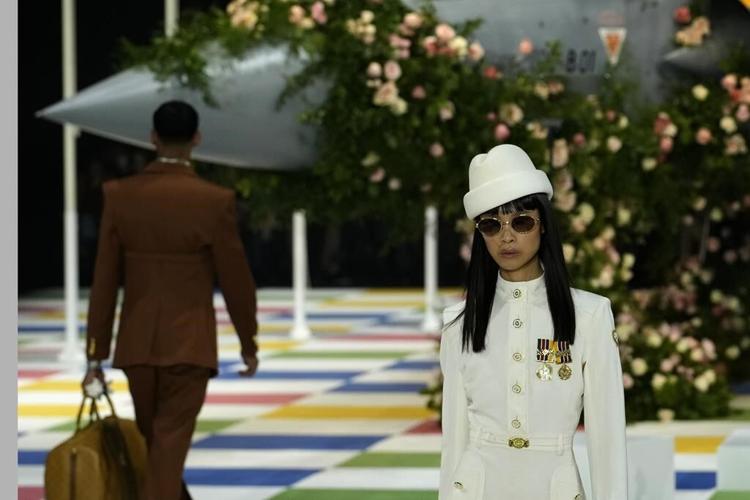 Loewe's minimalist Paris show explores Old Masters, boyhood