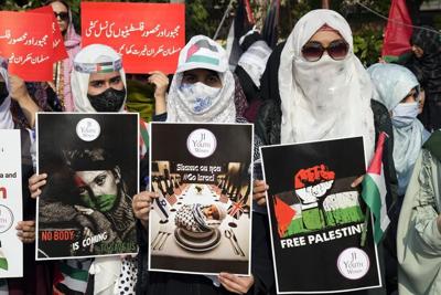 Tens of thousands of religious party supporters rally in Pakistan against Israel's bombing in Gaza