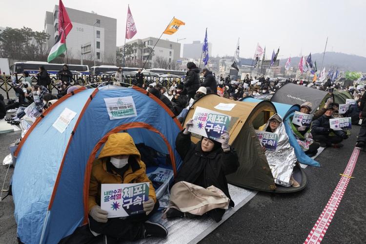 South Korean anti-corruption agency asks police to take over efforts to detain impeached Yoon