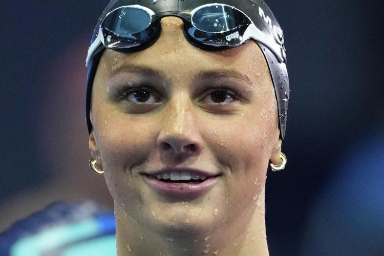 Swimmer Summer McIntosh again named ��ɫtvfemale athlete of the year