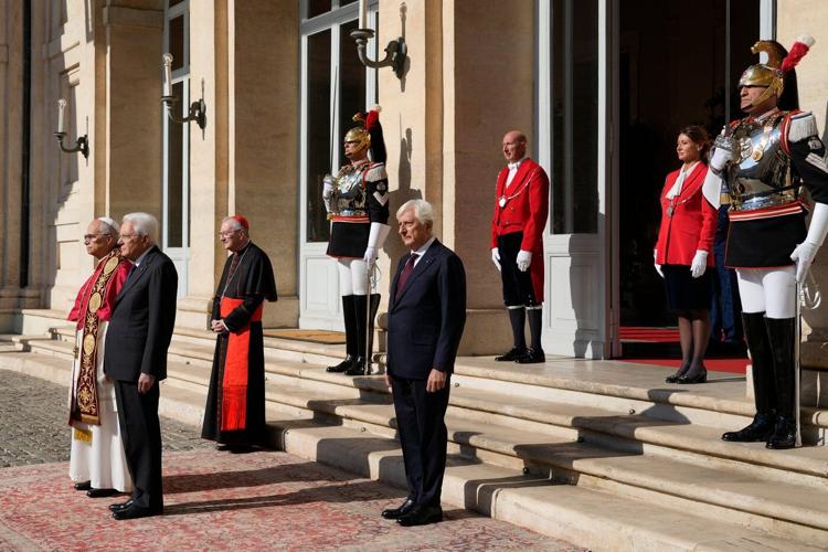Pope urges Italy to remain open to migrants during rite of passage visit to presidential palace