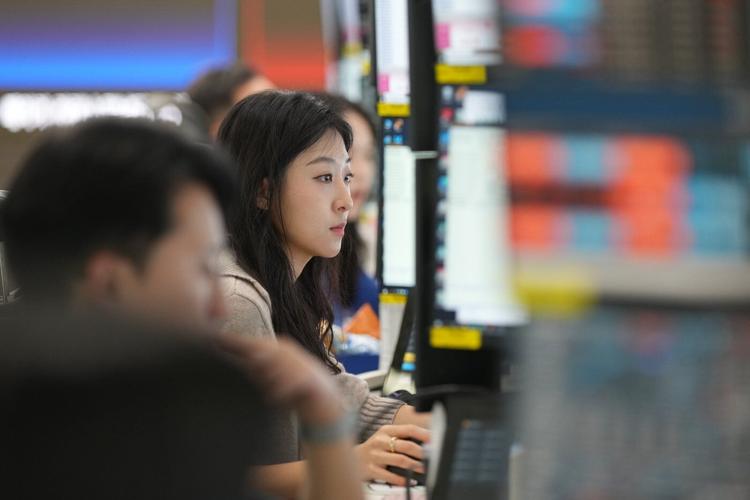 Asian stocks fall and oil prices climb after attacks imperil the ceasefire with Iran