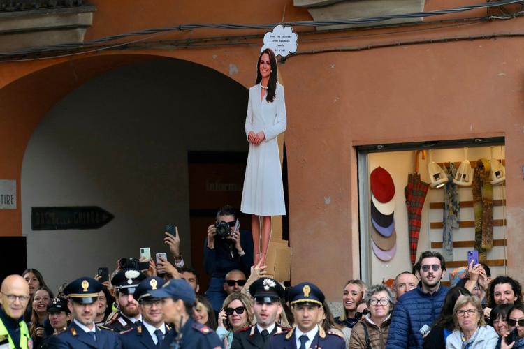 Princess Catherine arrives in Italy on first solo trip abroad after cancer goes into remission