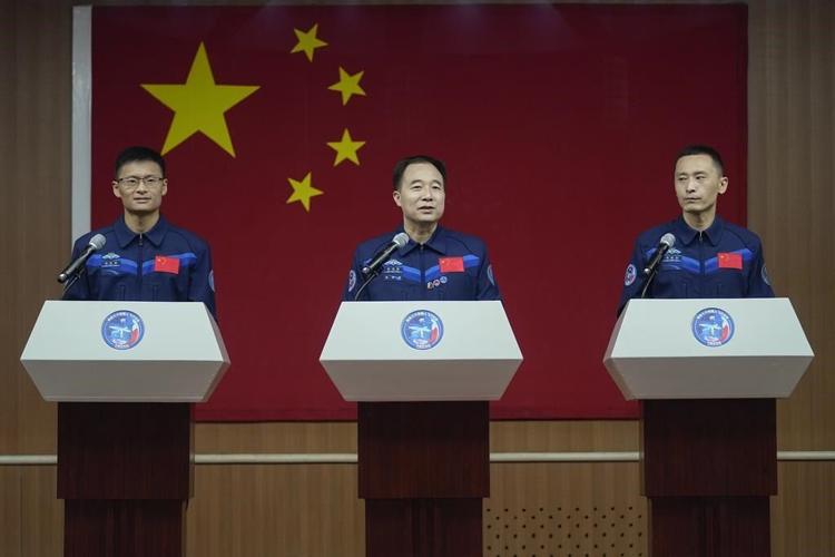 China plans to land astronauts on moon before 2030, another step in what looks like a new space race
