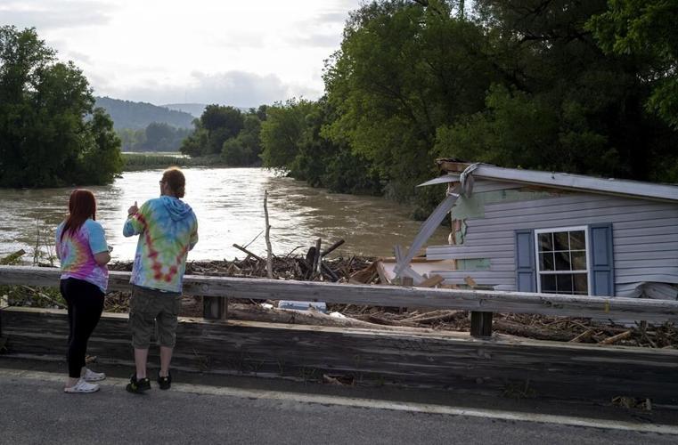 Debby's aftermath leaves thousands in the dark; threatens more flooding in the Carolinas