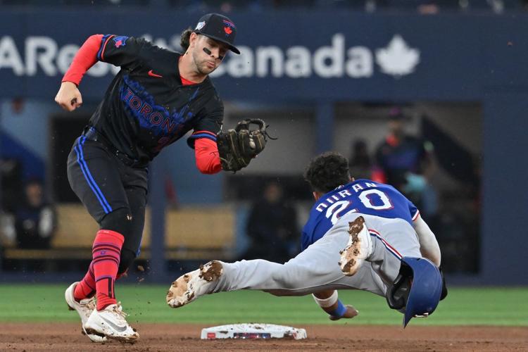 Jays lose fourth straight with 5-4 setback to Rangers