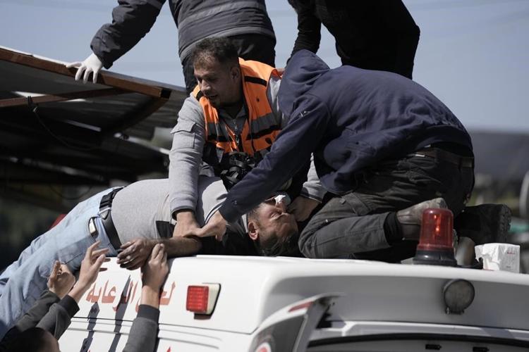 10 Palestinians killed, scores hurt in Israel West Bank raid