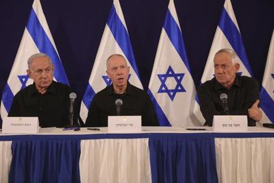 After tumbling in polls, Netanyahu clings to power and aims to improve political standing during war