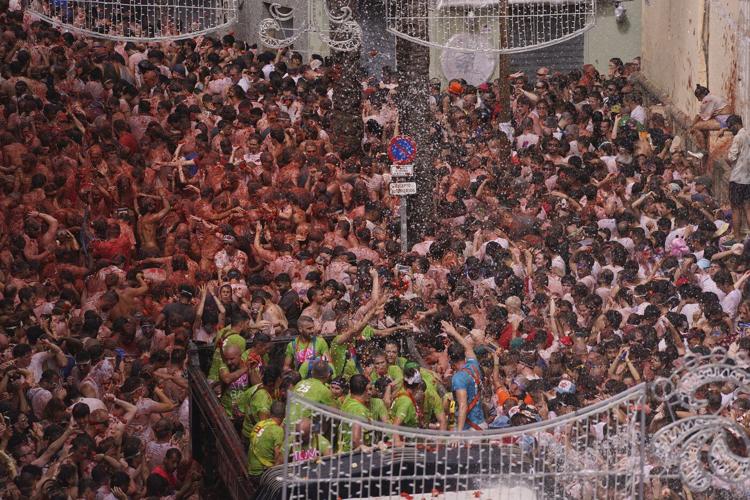 Tons of overripe tomatoes become projectiles in Spain's ‘Tomatina’ food fight
