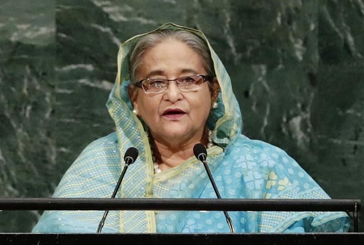 Bangladeshi forces clash with supporters of ousted leader Hasina, leaving at least 4 dead