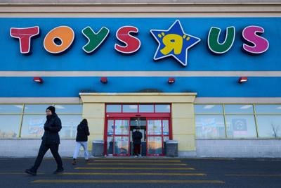 Toys "R" Us Canada owner trying to keep business open, may rebrand: court docs