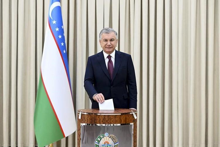 Incumbent Uzbek president wins new term in snap election with token opposition
