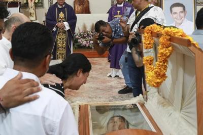 A former prosecutor in southern Mexico is arrested in the grisly decapitation of a mayor